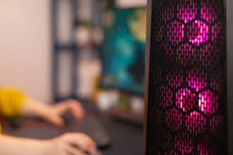 Comment choisir entre un boîtier pc classique et un micro atx pour votre configuration ?